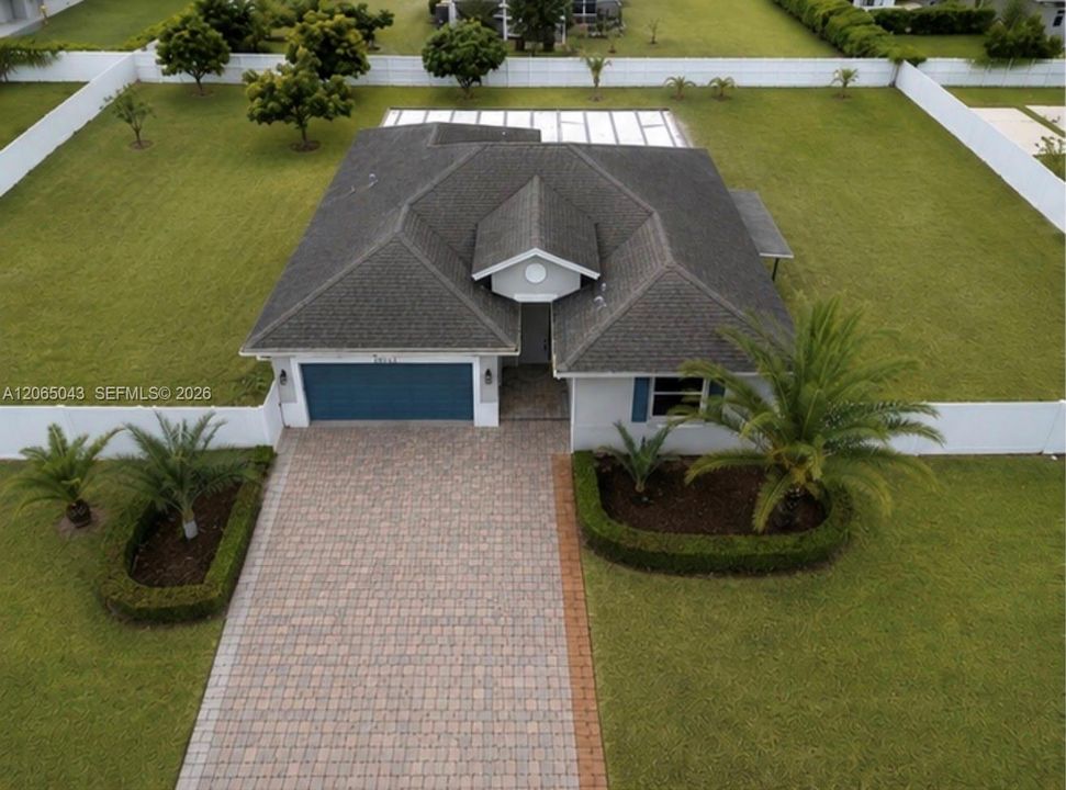 En Venta: $739,900 (3 camas, 2 baños, 1663 Pies cuadrados)