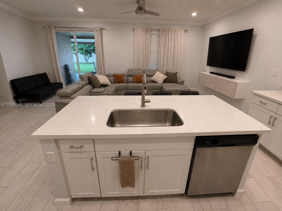 En Venta: $739,900 (3 camas, 2 baños, 1663 Pies cuadrados)
