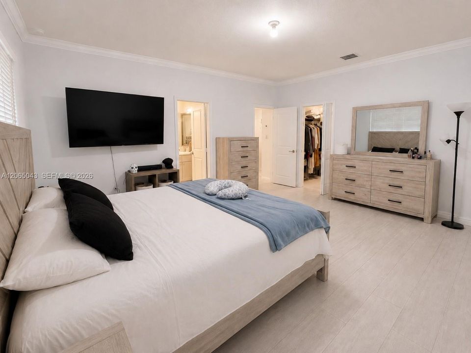 En Venta: $739,900 (3 camas, 2 baños, 1663 Pies cuadrados)