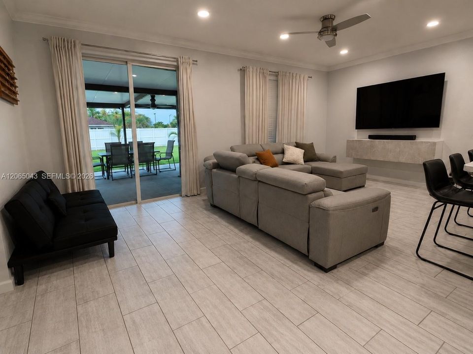 En Venta: $739,900 (3 camas, 2 baños, 1663 Pies cuadrados)