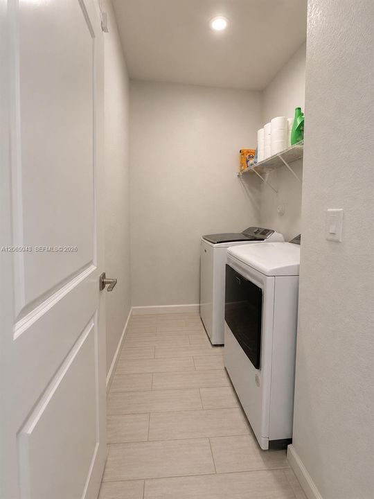 En Venta: $739,900 (3 camas, 2 baños, 1663 Pies cuadrados)