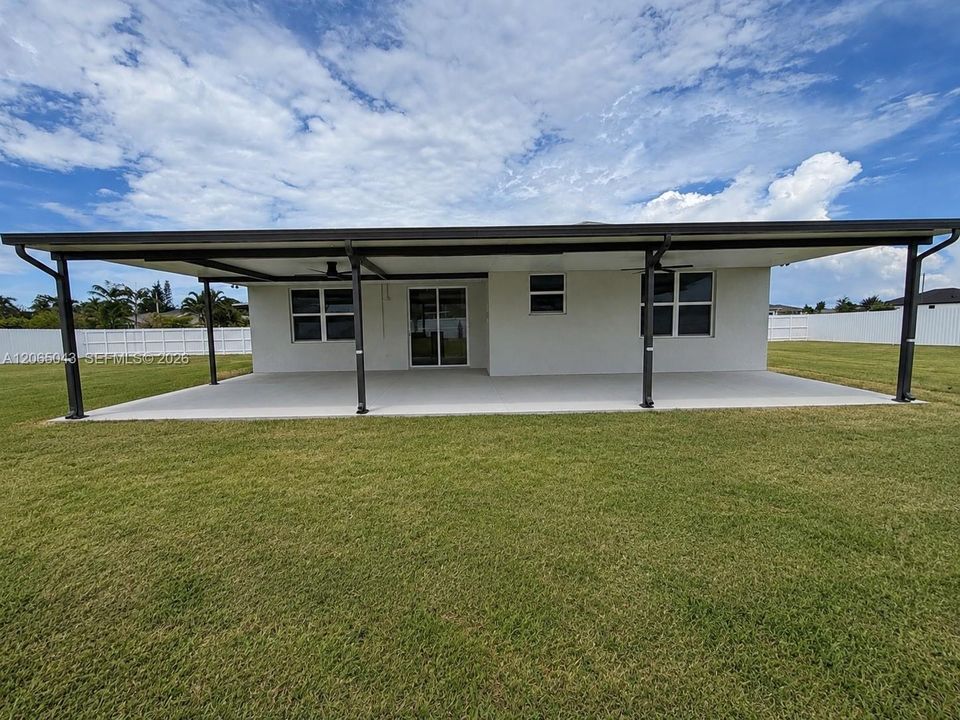 En Venta: $739,900 (3 camas, 2 baños, 1663 Pies cuadrados)