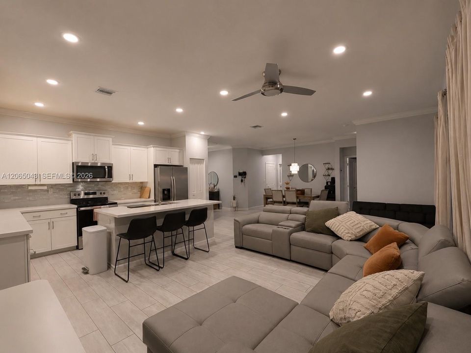 En Venta: $739,900 (3 camas, 2 baños, 1663 Pies cuadrados)