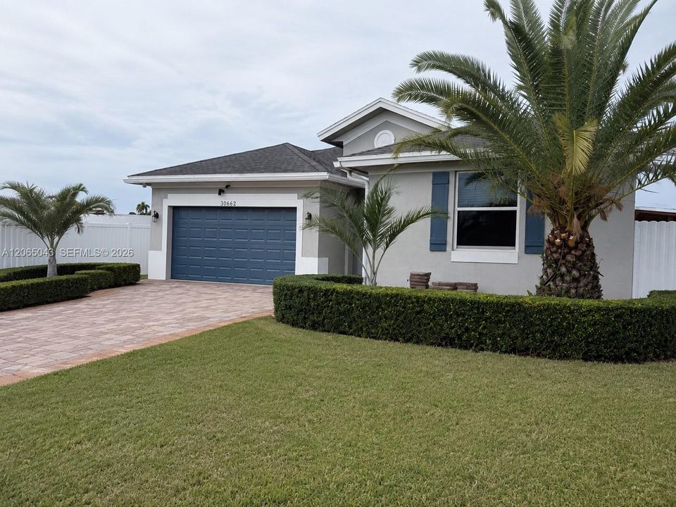 En Venta: $739,900 (3 camas, 2 baños, 1663 Pies cuadrados)