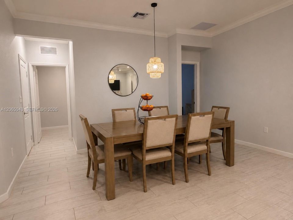 En Venta: $739,900 (3 camas, 2 baños, 1663 Pies cuadrados)