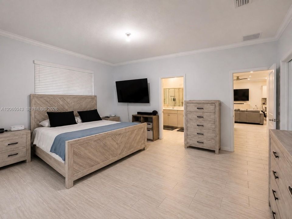 En Venta: $739,900 (3 camas, 2 baños, 1663 Pies cuadrados)