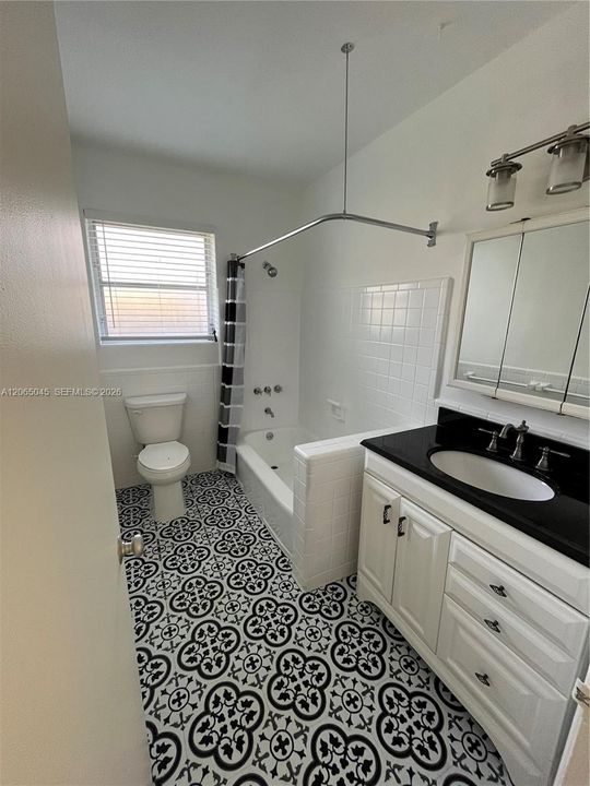 For Sale: $850,000 (3 beds, 2 baths, 1375 Square Feet)