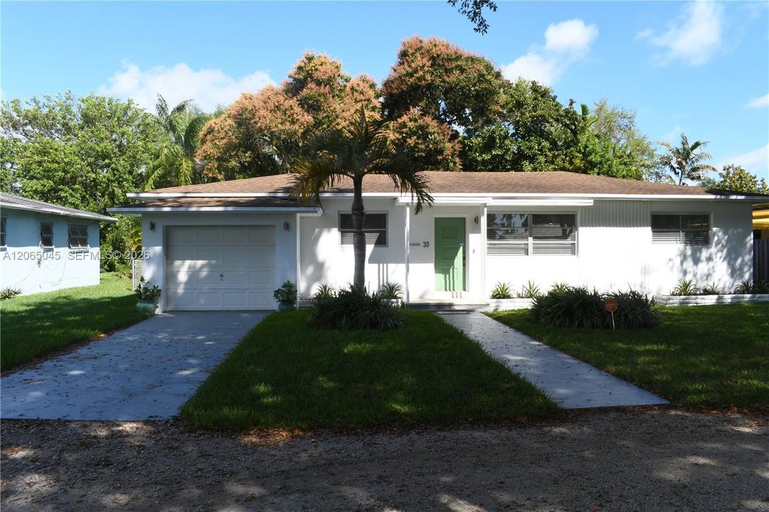 For Sale: $850,000 (3 beds, 2 baths, 1375 Square Feet)