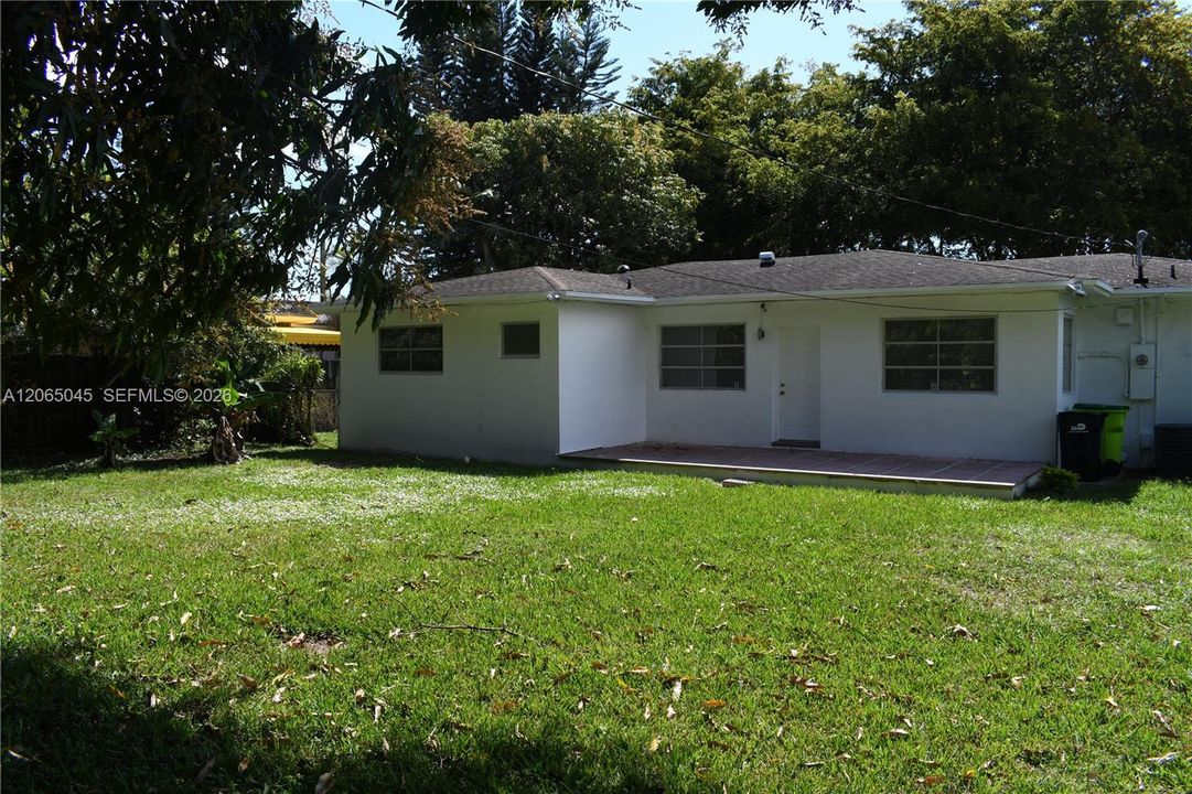 For Sale: $850,000 (3 beds, 2 baths, 1375 Square Feet)