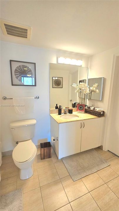 For Sale: $335,000 (1 beds, 1 baths, 821 Square Feet)