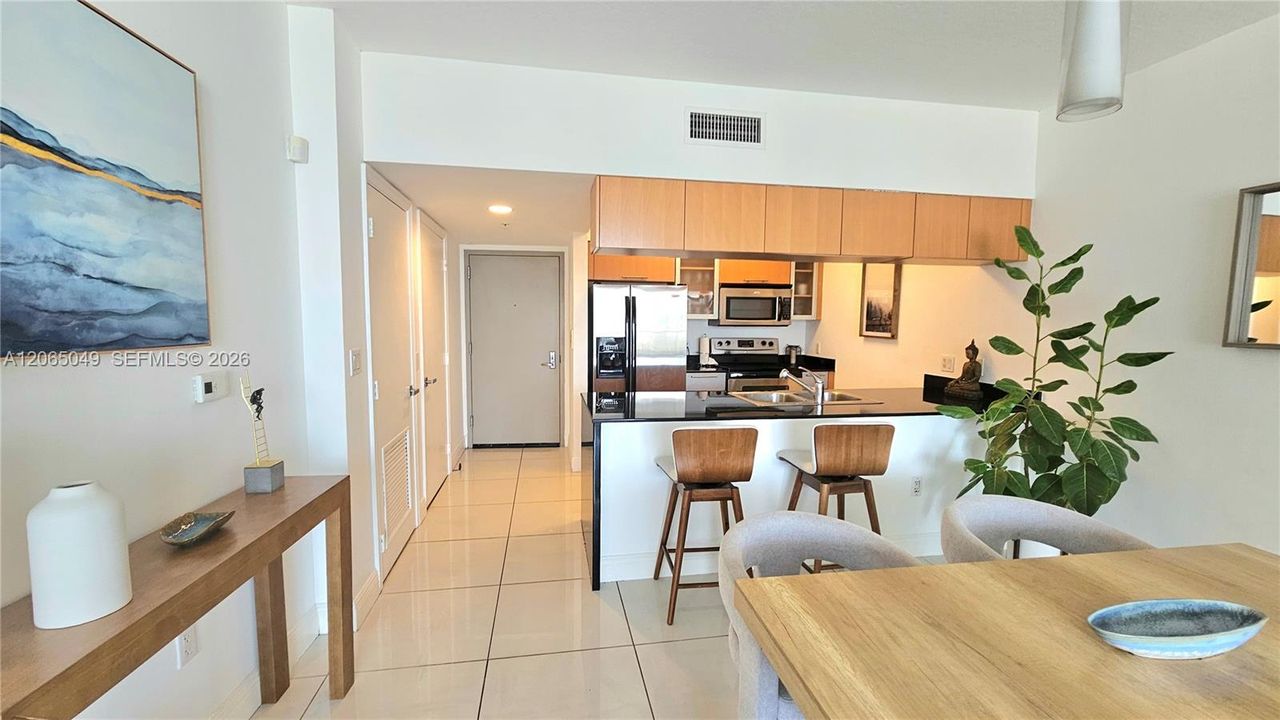 For Sale: $335,000 (1 beds, 1 baths, 821 Square Feet)