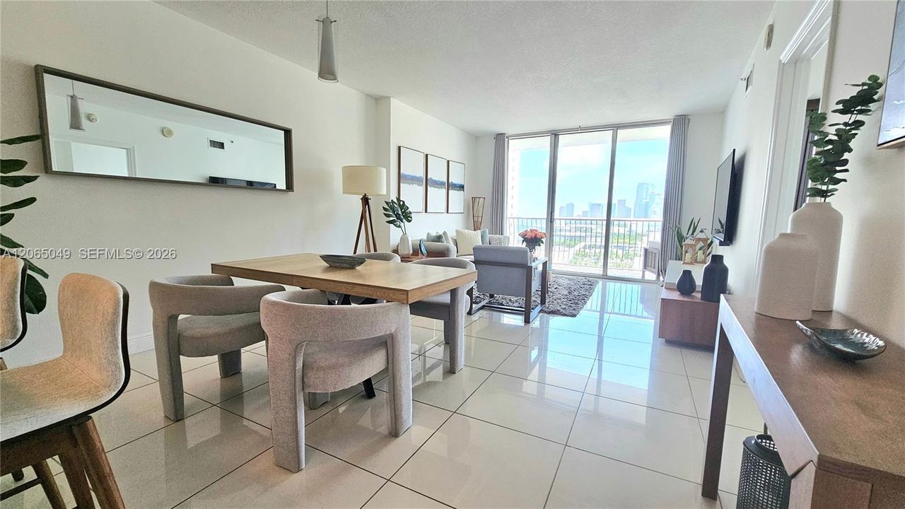 For Sale: $335,000 (1 beds, 1 baths, 821 Square Feet)