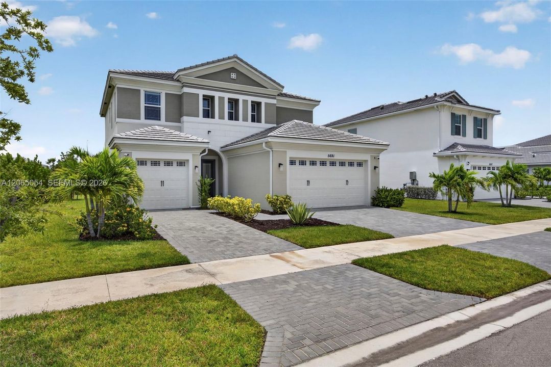 For Sale: $720,000 (3 beds, 2 baths, 2579 Square Feet)