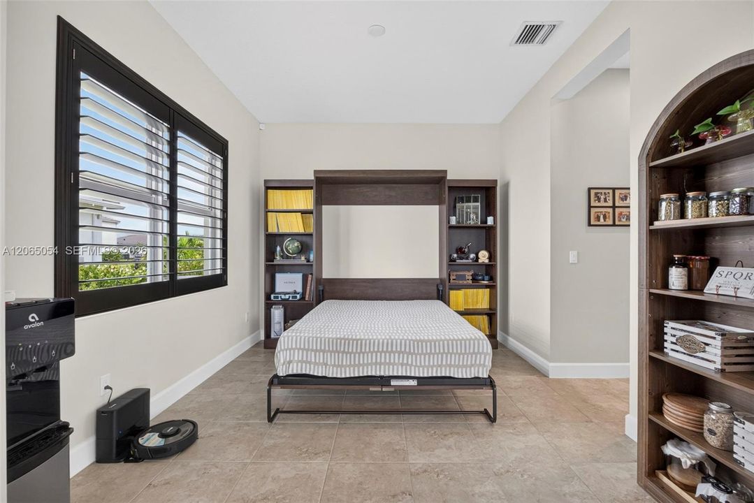 For Sale: $720,000 (3 beds, 2 baths, 2579 Square Feet)