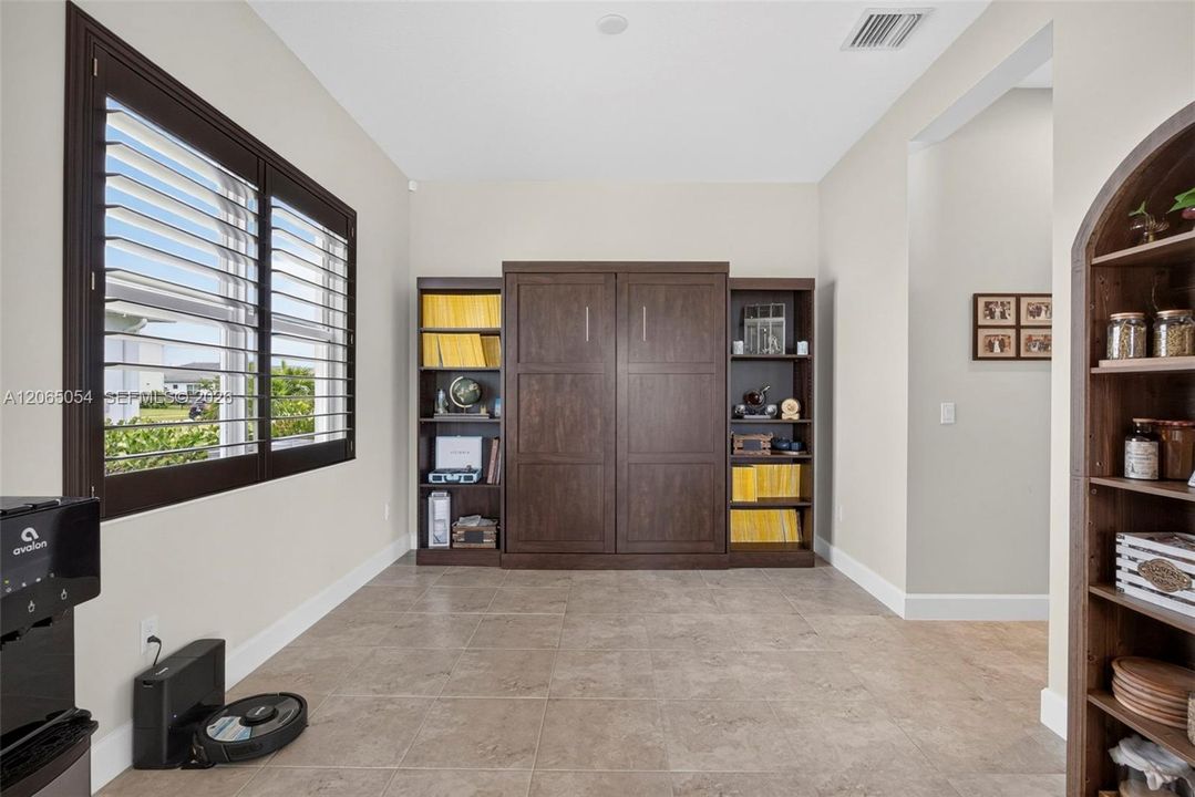 For Sale: $720,000 (3 beds, 2 baths, 2579 Square Feet)