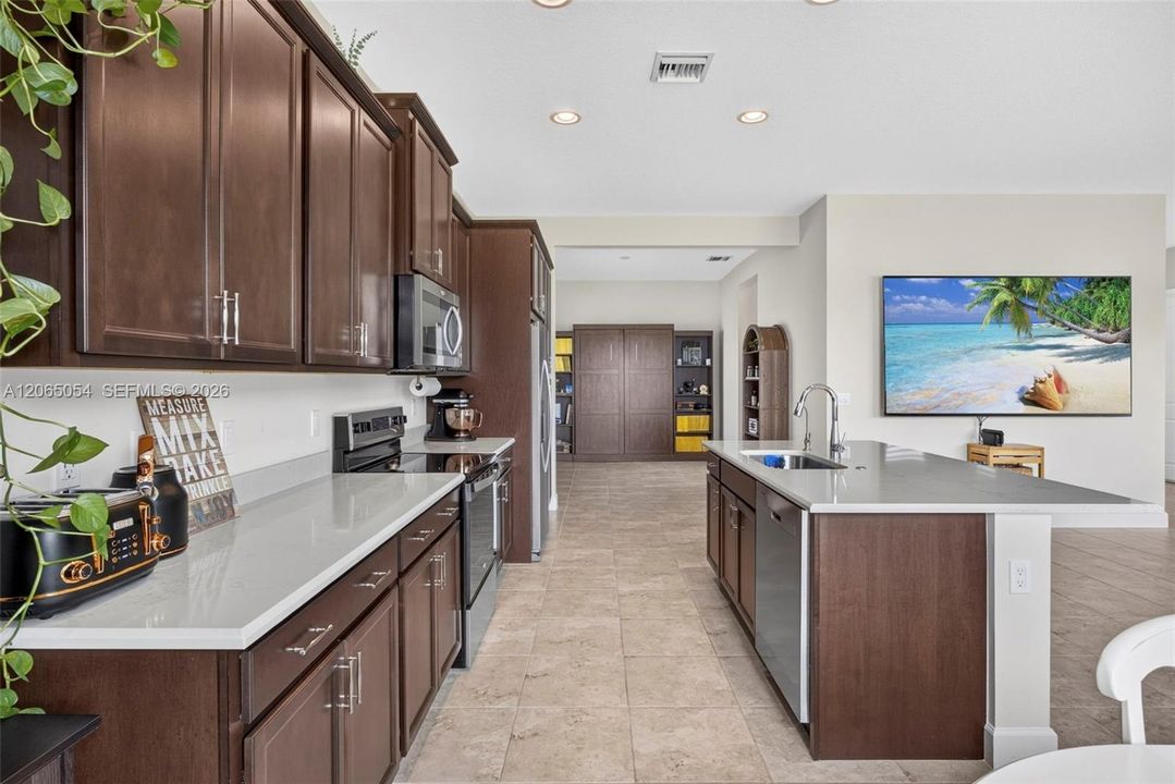 For Sale: $720,000 (3 beds, 2 baths, 2579 Square Feet)