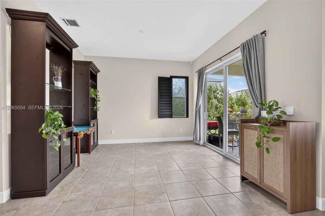 For Sale: $720,000 (3 beds, 2 baths, 2579 Square Feet)