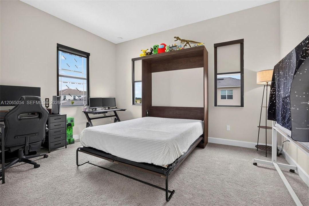 For Sale: $720,000 (3 beds, 2 baths, 2579 Square Feet)