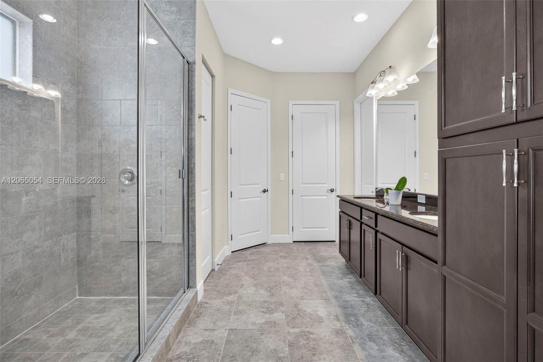 For Sale: $720,000 (3 beds, 2 baths, 2579 Square Feet)