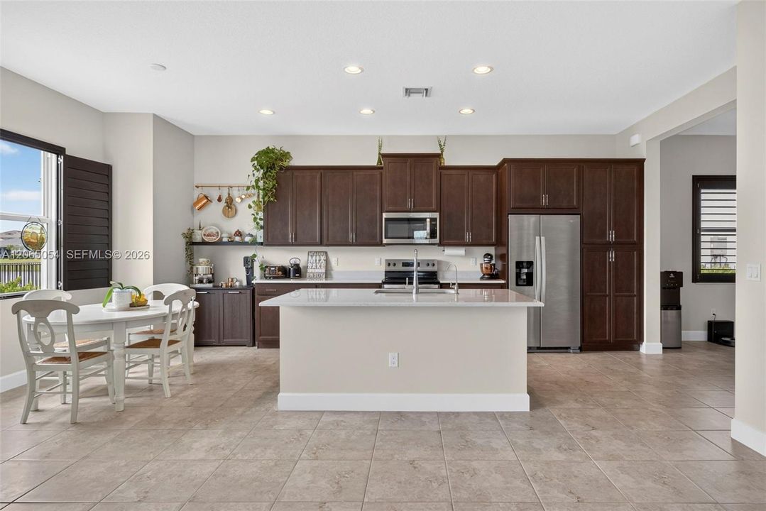 For Sale: $720,000 (3 beds, 2 baths, 2579 Square Feet)