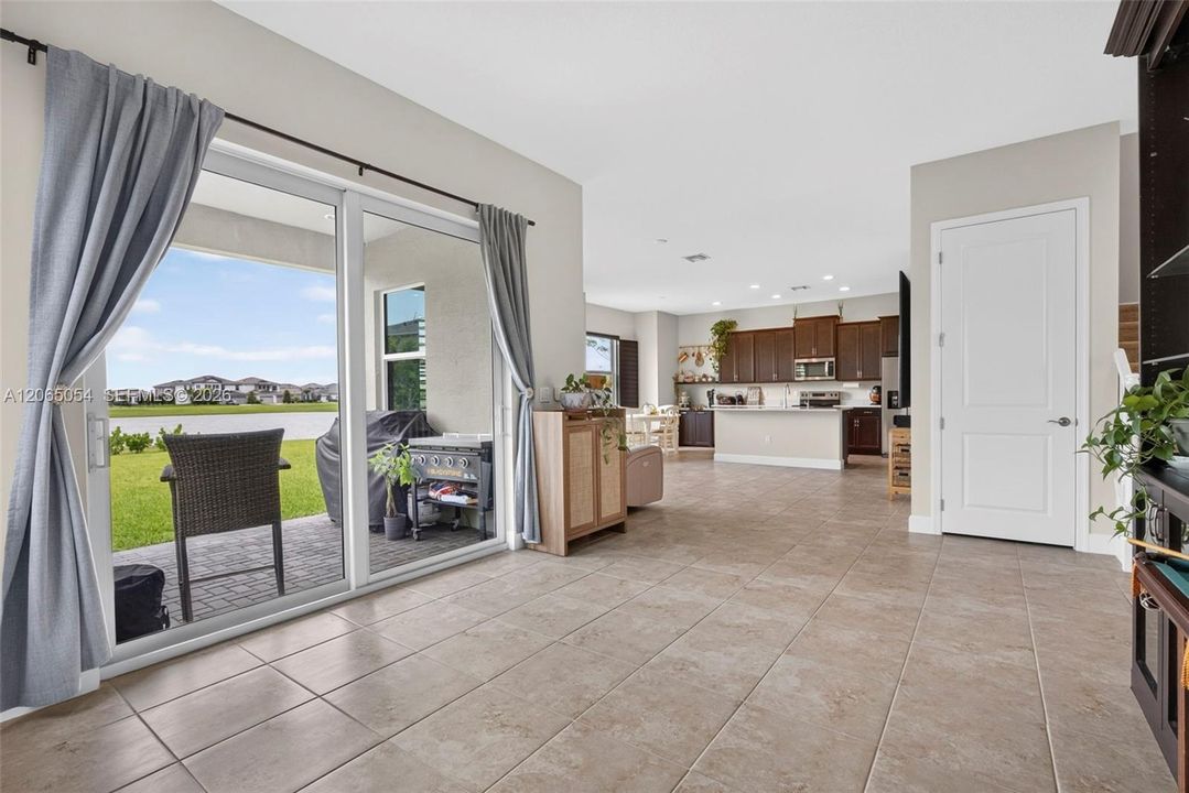 For Sale: $720,000 (3 beds, 2 baths, 2579 Square Feet)