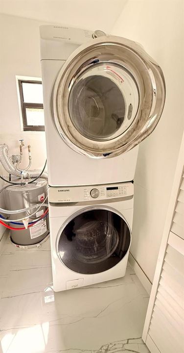 Activo con contrato: $2,850 (4 camas, 2 baños, 5078 Pies cuadrados)