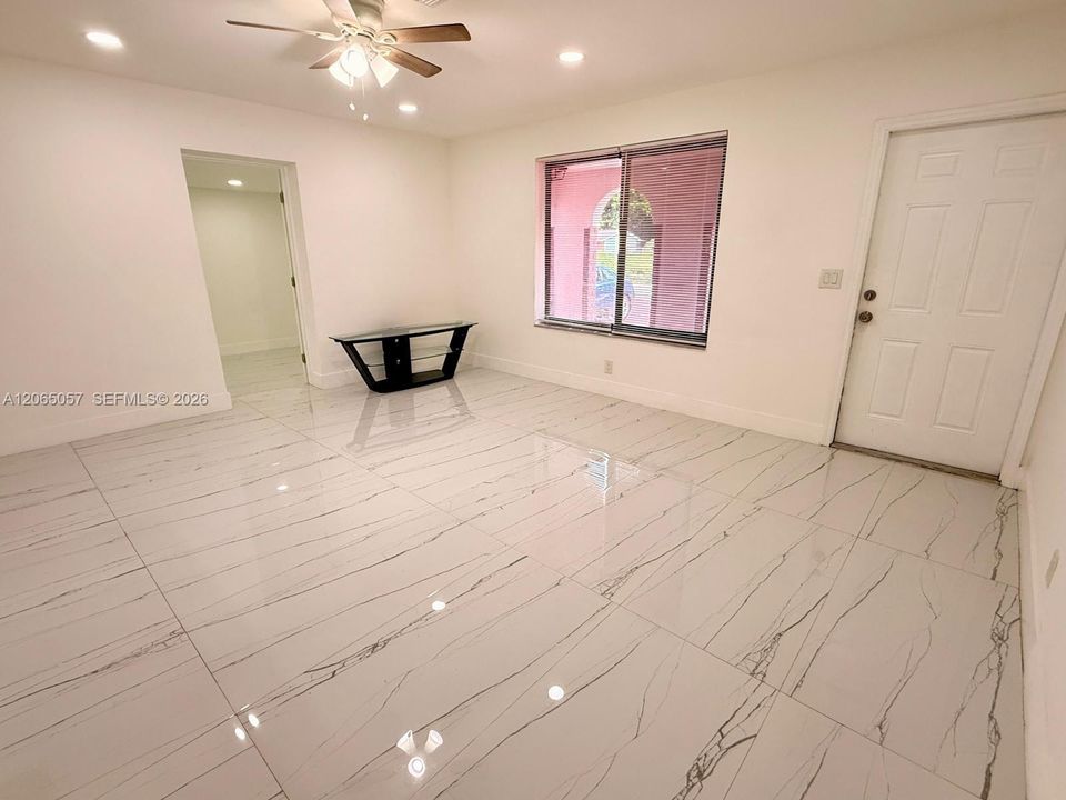 Activo con contrato: $2,850 (4 camas, 2 baños, 5078 Pies cuadrados)