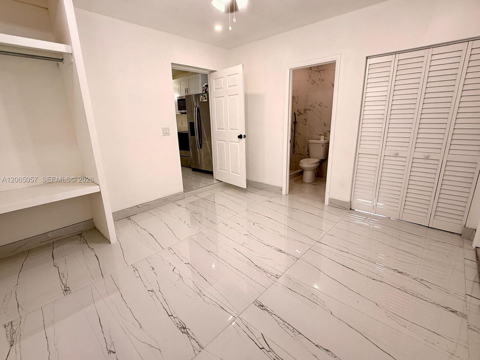 Activo con contrato: $2,850 (4 camas, 2 baños, 5078 Pies cuadrados)