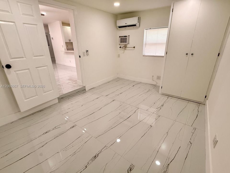 Activo con contrato: $2,850 (4 camas, 2 baños, 5078 Pies cuadrados)