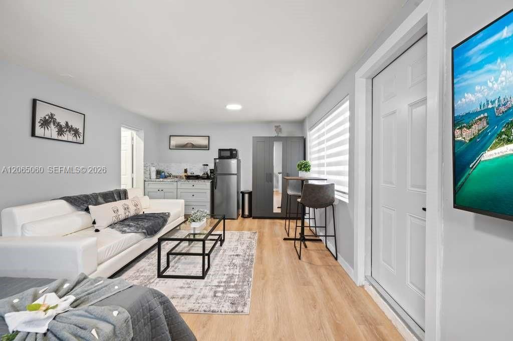For Rent: $1,500 (0 beds, 1 baths, 1797 Square Feet)