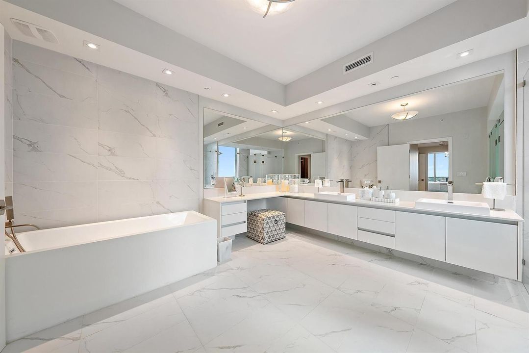 3100 N Ocean Dr p 1105-24