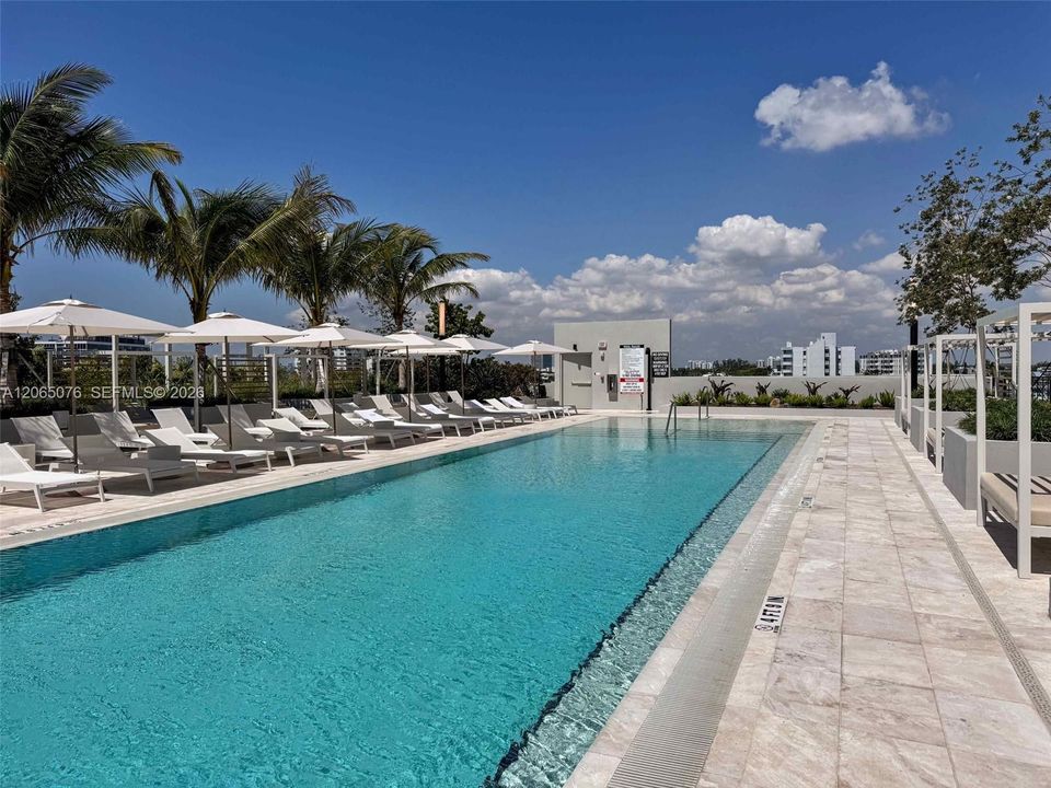 For Sale: $1,295,000 (2 beds, 2 baths, 799 Square Feet)