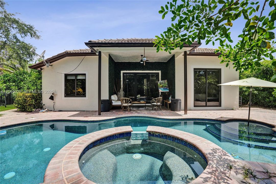 For Sale: $845,000 (5 beds, 3 baths, 2102 Square Feet)