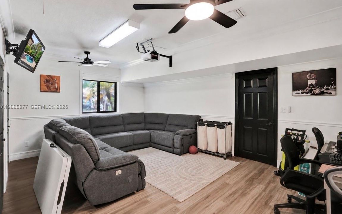 For Sale: $845,000 (5 beds, 3 baths, 2102 Square Feet)