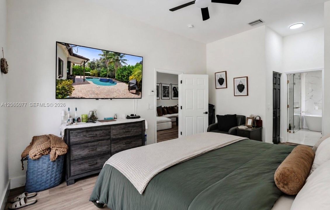 For Sale: $845,000 (5 beds, 3 baths, 2102 Square Feet)