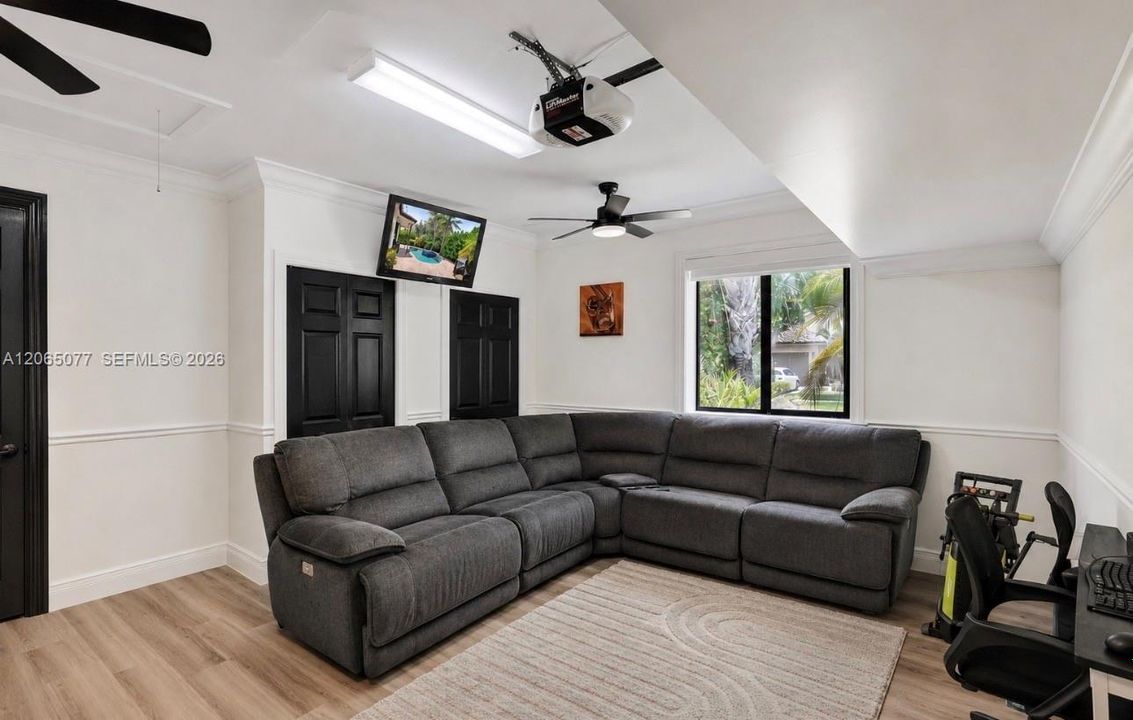 For Sale: $845,000 (5 beds, 3 baths, 2102 Square Feet)