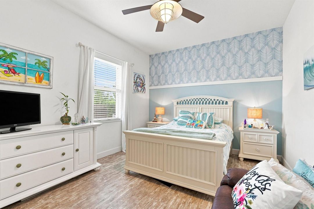 25_bedroom