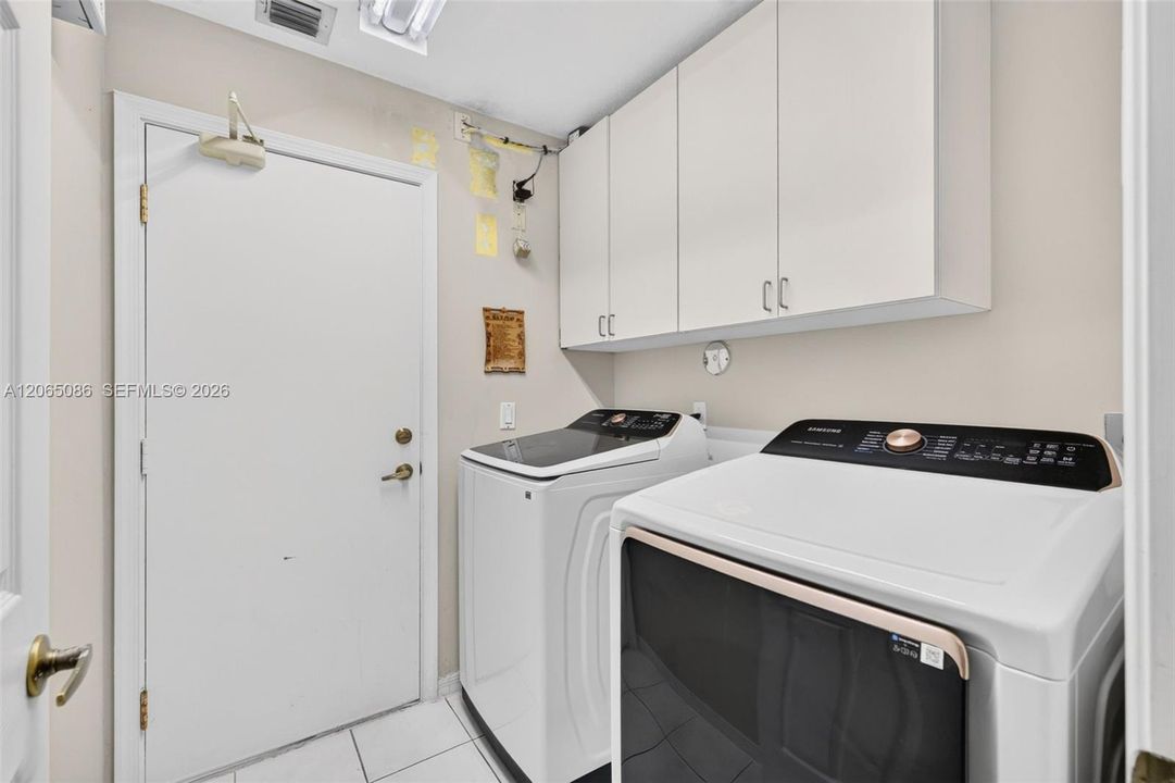 For Sale: $675,000 (3 beds, 2 baths, 1889 Square Feet)
