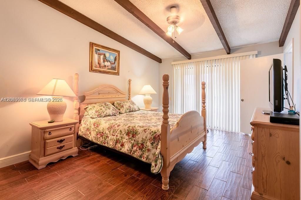 Active With Contract: $2,700 (2 beds, 2 baths, 1310 Square Feet)