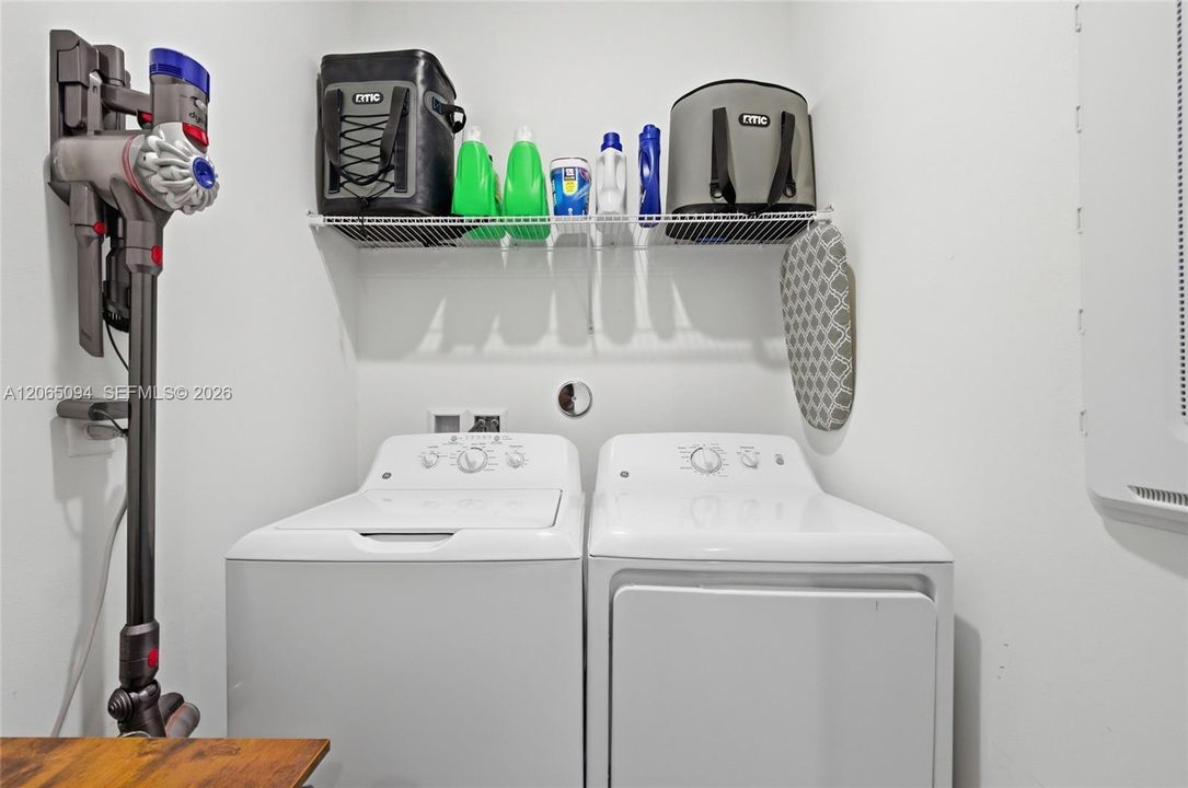 En Venta: $549,900 (3 camas, 2 baños, 1948 Pies cuadrados)