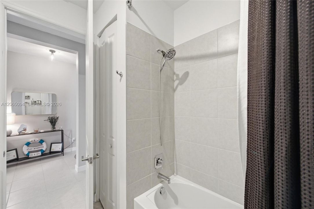 En Venta: $549,900 (3 camas, 2 baños, 1948 Pies cuadrados)