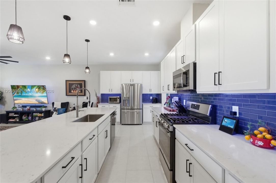 En Venta: $549,900 (3 camas, 2 baños, 1948 Pies cuadrados)