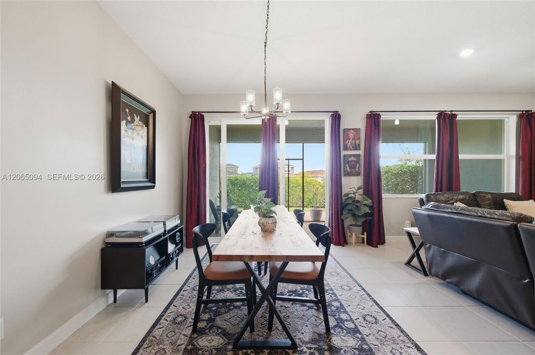 En Venta: $549,900 (3 camas, 2 baños, 1948 Pies cuadrados)