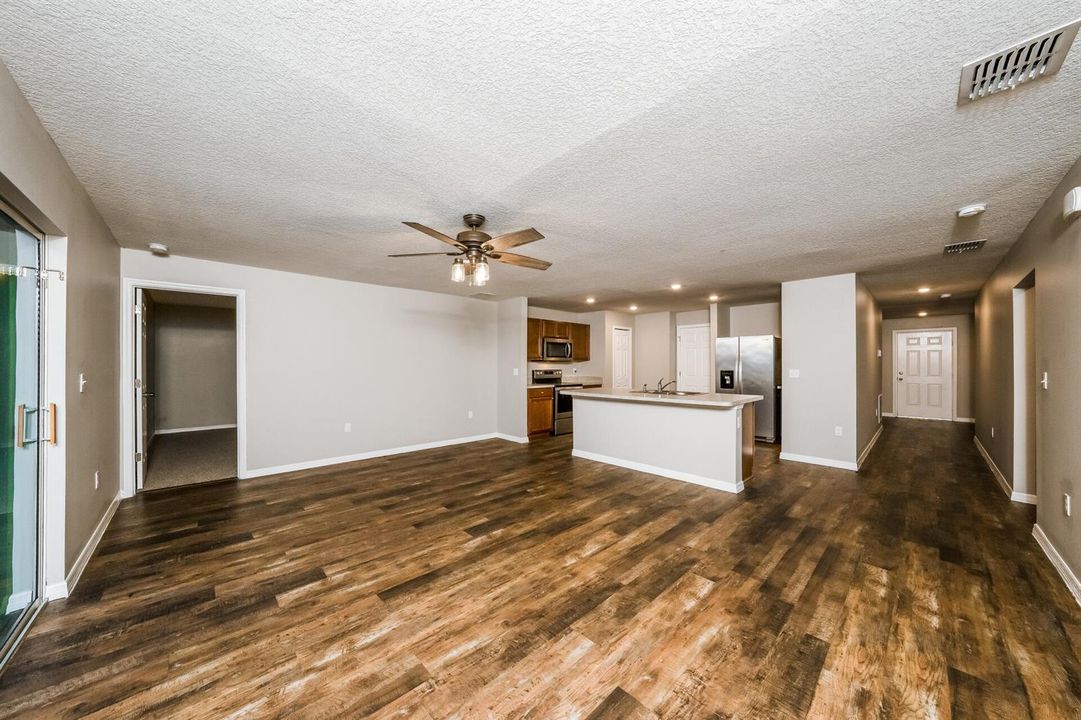 003-photo-living-room-15611955