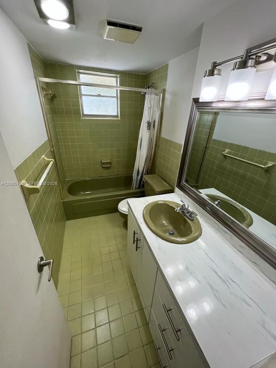 Activo con contrato: $1,650 (1 camas, 1 baños, 800 Pies cuadrados)