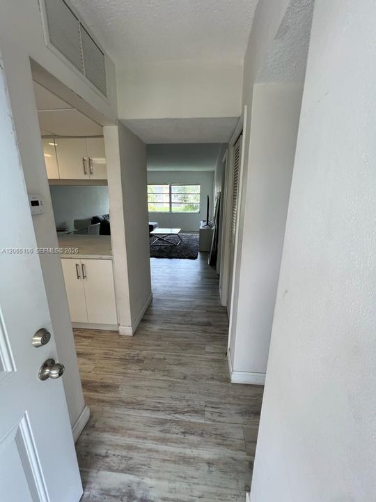 Activo con contrato: $1,650 (1 camas, 1 baños, 800 Pies cuadrados)