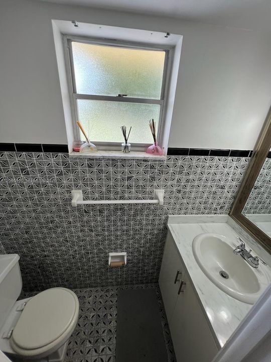 Activo con contrato: $1,650 (1 camas, 1 baños, 800 Pies cuadrados)