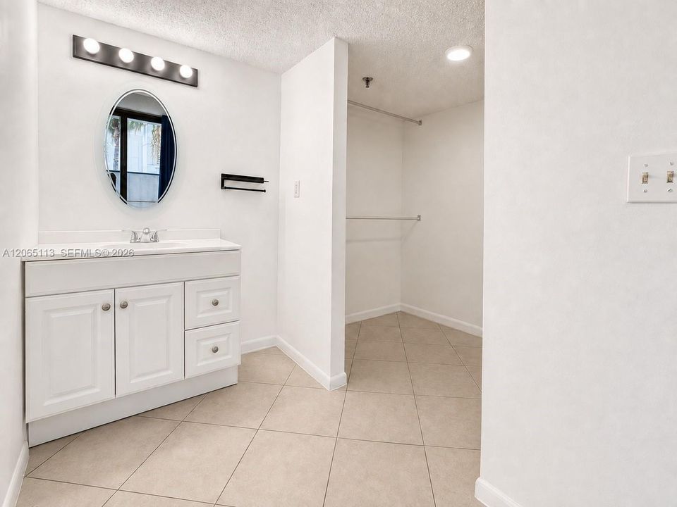 В аренду: $3,800 (2 спален, 2 ванн, 1088 Квадратных фут)