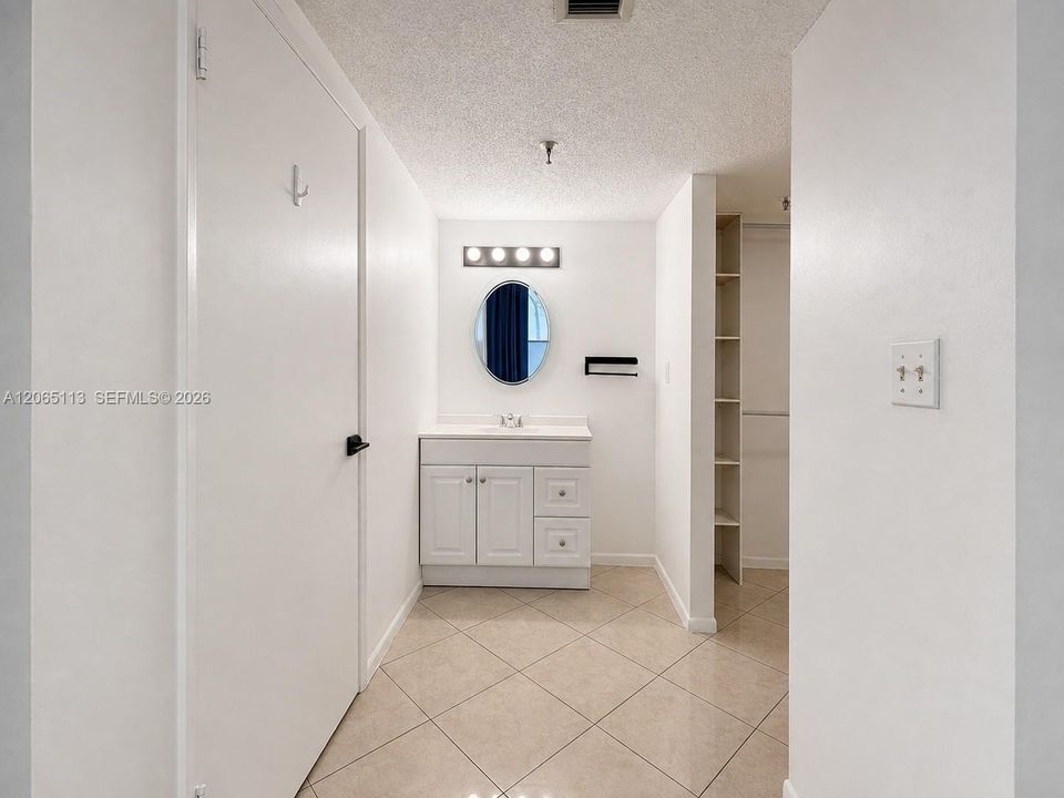 В аренду: $3,800 (2 спален, 2 ванн, 1088 Квадратных фут)