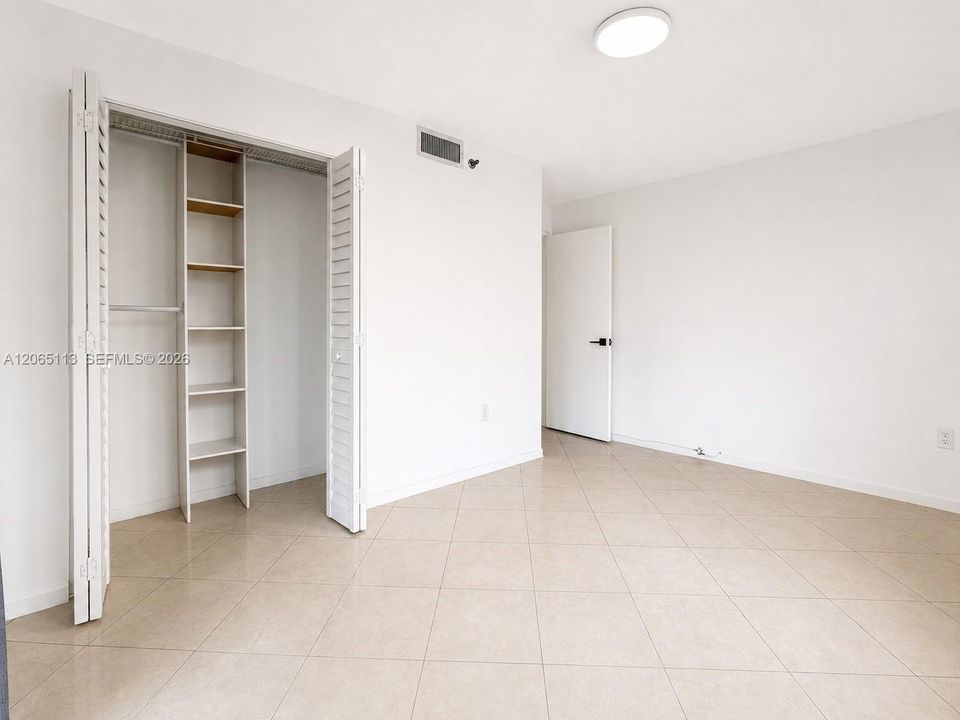 В аренду: $3,800 (2 спален, 2 ванн, 1088 Квадратных фут)